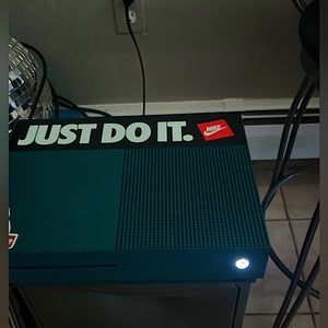 Xbox one s gears of war edition blue 1 TB (NO CONTROLLER)